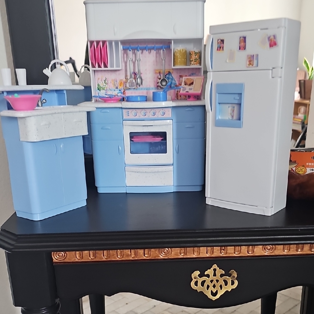 1998 Barbie So Real So Now Kitchen